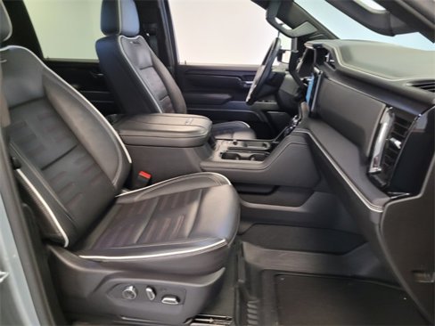 Used 2024 GMC Sierra 2500 AT4X image 16