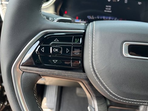 Used 2023 Jeep Grand Cherokee L Overland image 32