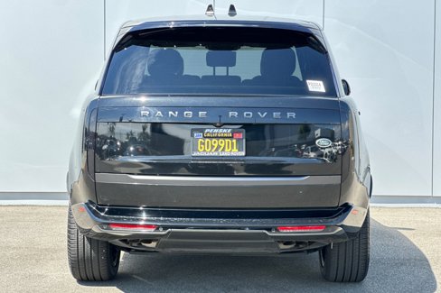 Used 2023 Land Rover Range Rover SE image 4