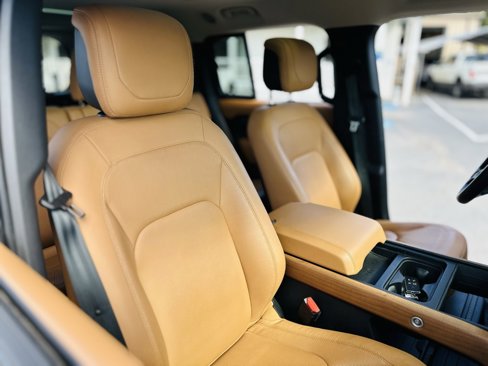 Used 2023 Land Rover Defender 130 First Edition image 18