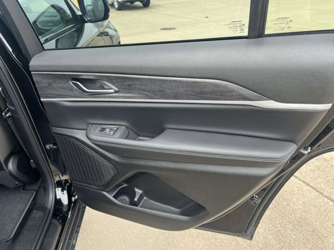New 2025 Jeep Grand Cherokee L Limited image 17