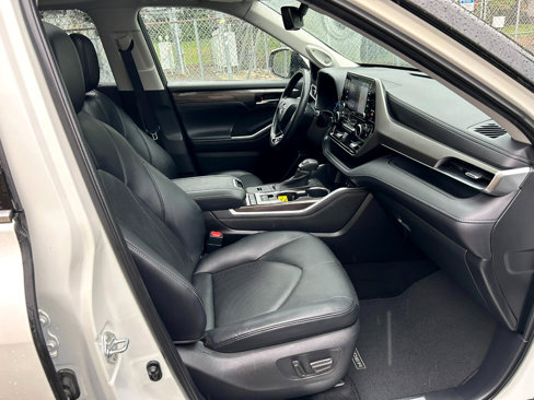 Used 2020 Toyota Highlander Limited image 18