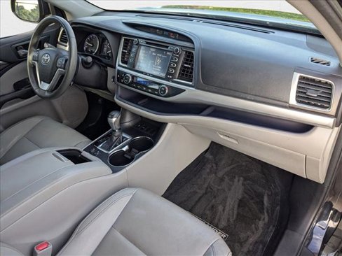 Used 2016 Toyota Highlander XLE image 21
