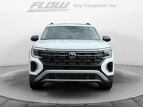 New 2025 Volkswagen Atlas Peak Edition SE image 2