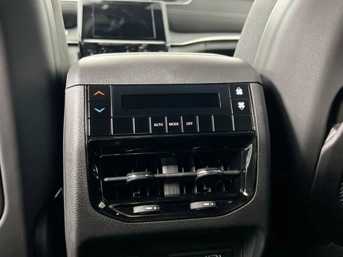 New 2025 Jeep Grand Cherokee L Laredo image 25