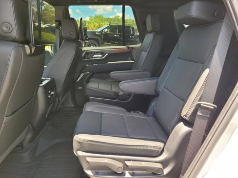 New 2025 GMC Yukon Denali w/ Denali Reserve Package image 4