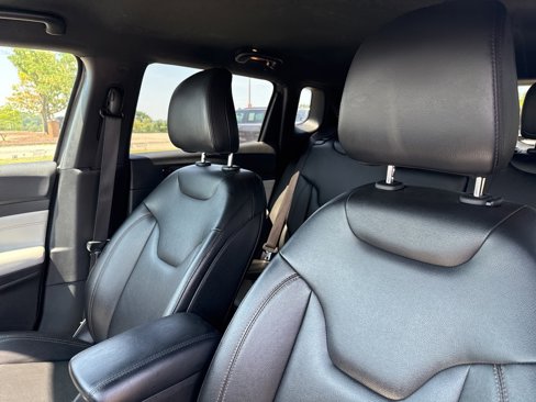 Used 2024 Jeep Compass Limited image 23