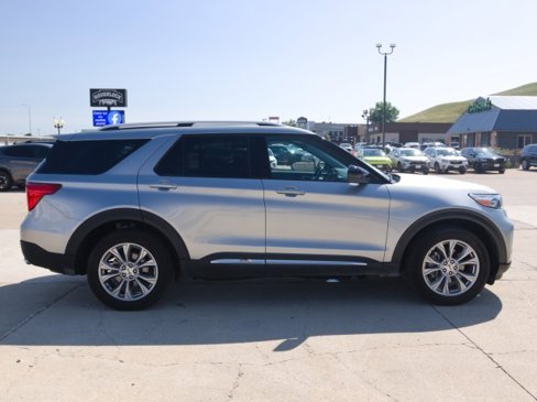 Used 2024 Ford Explorer Limited image 5