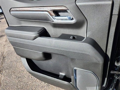 New 2025 GMC Sierra 1500 SLE w/ X31 Off-Road Package image 10