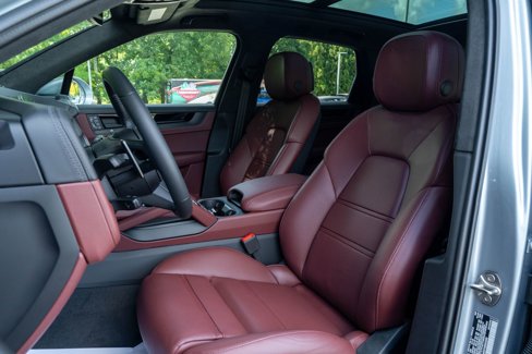 Certified 2025 Porsche Cayenne GTS image 5