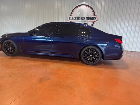 Used 2021 BMW 750i xDrive w/ Executive Package image 10