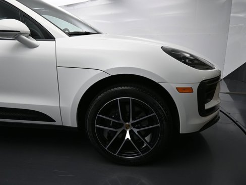 Certified 2025 Porsche Macan image 20