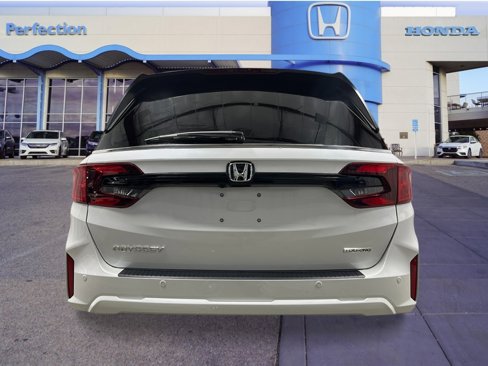 New 2026 Honda Odyssey Touring image 4