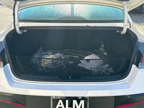 Used 2025 Hyundai Elantra SEL image 18