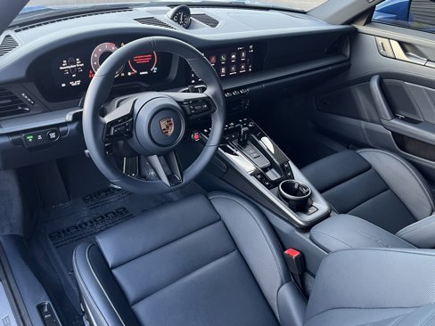 Used 2025 Porsche 911 Carrera image 4