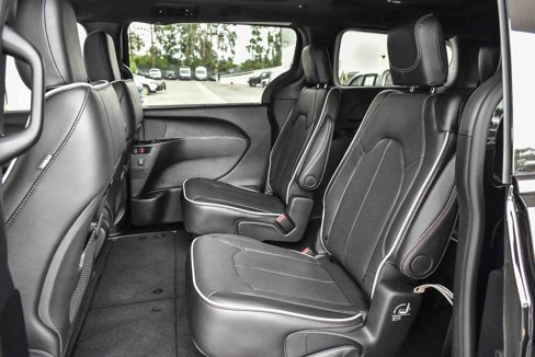 New 2026 Chrysler Pacifica Limited w/ S Appearance Package image 18