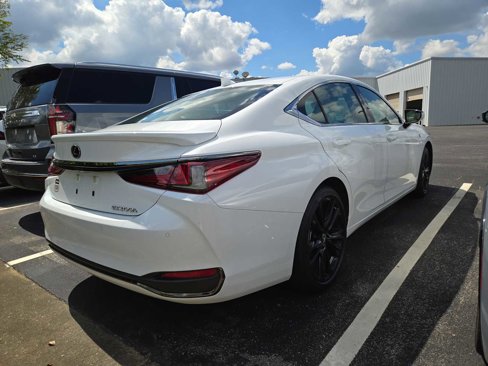 Used 2024 Lexus ES 300h F Sport image 5