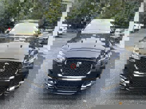 Used 2016 Jaguar XF Premium image 3