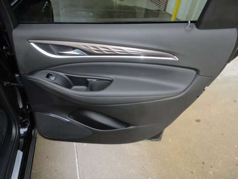 Used 2024 Buick Enclave Avenir w/ Avenir Technology Package image 18
