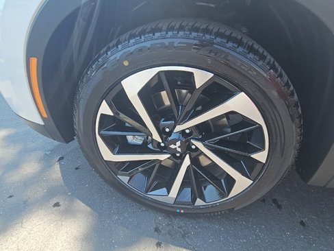 New 2025 Mitsubishi Outlander SE image 6