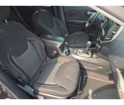 Used 2017 Jeep Cherokee Latitude image 10