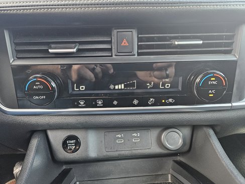 Used 2024 Nissan Rogue SV image 24