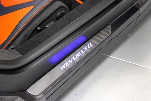 Used 2025 Lamborghini Revuelto image 33