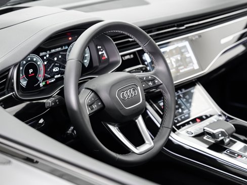 Certified 2025 Audi Q7 3.0T Prestige image 9