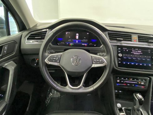 Used 2023 Volkswagen Tiguan SE image 33