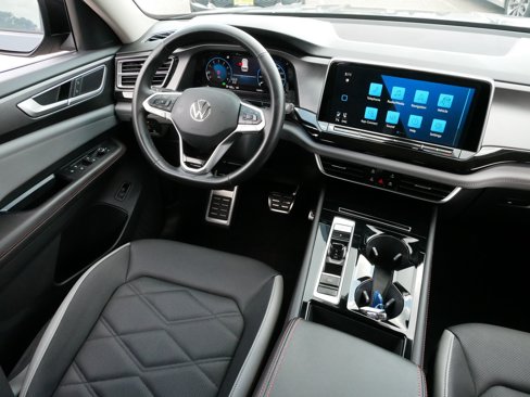 Used 2025 Volkswagen Atlas Peak Edition SE image 9