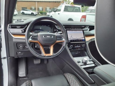 New 2025 Jeep Grand Cherokee Summit image 10