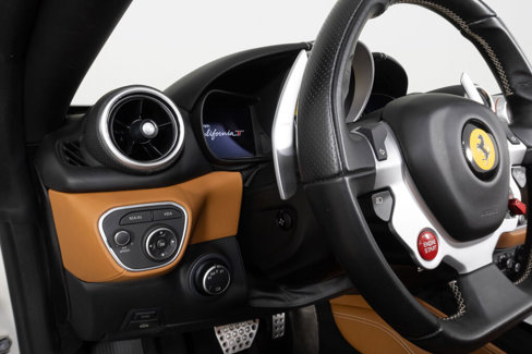 Used 2017 Ferrari California T image 35
