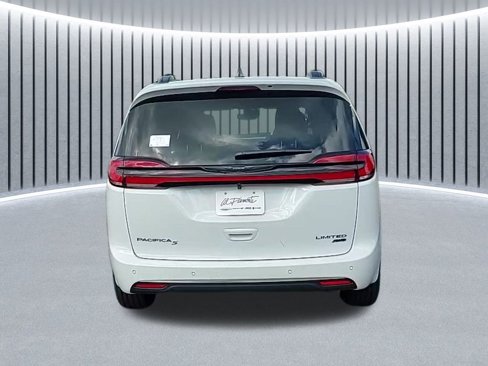New 2026 Chrysler Pacifica Limited image 6