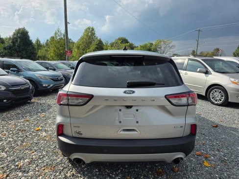 Used 2020 Ford Escape SE image 6
