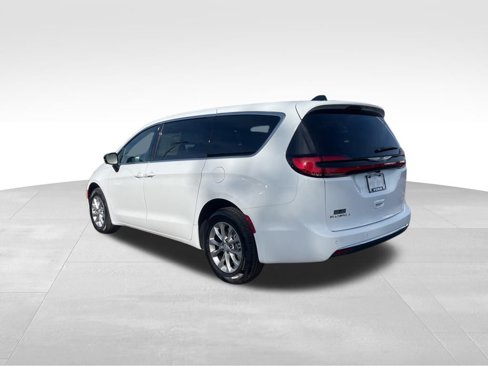 New 2026 Chrysler Pacifica Select image 3