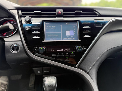 Used 2018 Toyota Camry XSE image 12