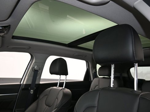 Used 2023 Kia Sorento SX image 11