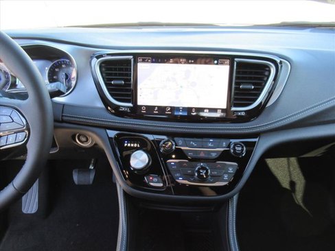 New 2026 Chrysler Pacifica Limited w/ S Appearance Package image 21