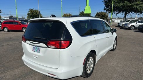 Used 2021 Chrysler Voyager Lxi image 3
