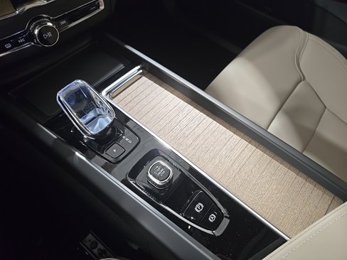 New 2026 Volvo XC60 B5 Plus w/ Climate Package image 12