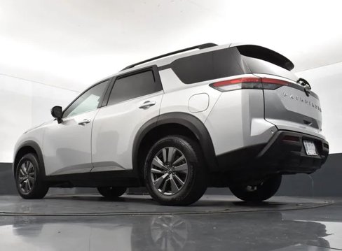 Used 2023 Nissan Pathfinder SV image 12