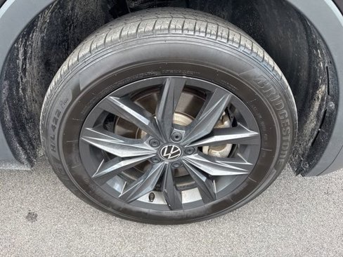 Certified 2024 Volkswagen Tiguan SE image 29