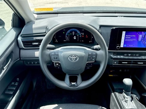 Used 2025 Toyota Camry LE image 10