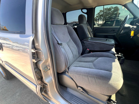 Used 2006 Chevrolet Silverado 1500 LS image 32