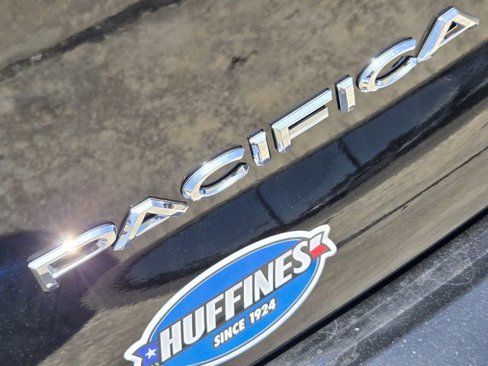 New 2025 Chrysler Pacifica Select image 7