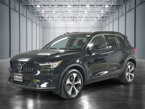 Used 2025 Volvo XC40 B5 Plus w/ Protection Package Premier image 1