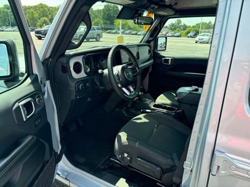 Used 2024 Jeep Wrangler Unlimited Sahara image 33