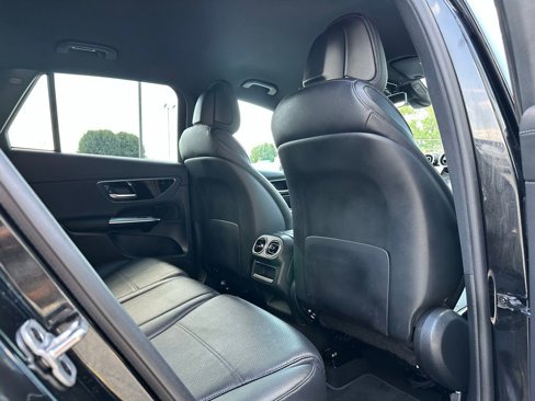Used 2024 Mercedes-Benz GLC 300 4MATIC image 31