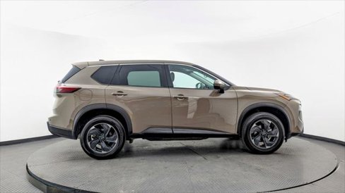 Used 2025 Nissan Rogue SV image 8