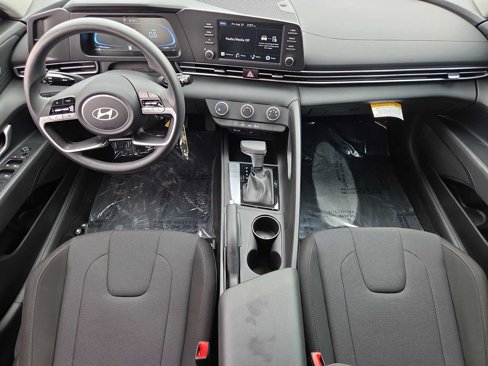 Certified 2025 Hyundai Elantra SE image 15